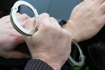 Versuchter Raub in Dinslaken: Brutaler Überfall – Täter schlägt mit Baseballschläger zu