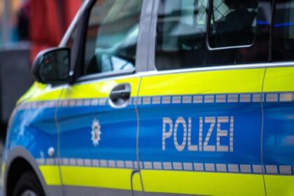 Voerde: Junge Männer blenden Autofahrerin mit Laserpointer