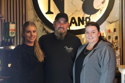 Voerde: Neuanfang für die Kneipe „Papala Pub“ – sie sind die neuen Pächter