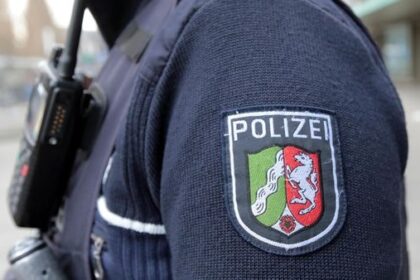 Zeugen gesucht: Maskierte Täter brechen Hünxe Supermarkt auf