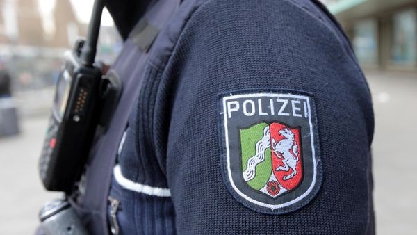 Zeugen gesucht: Maskierte Täter brechen Hünxe Supermarkt auf