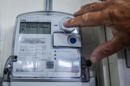 Ableser der Stadtwerke sind in Dinslaken und Bruckhausen unterwegs