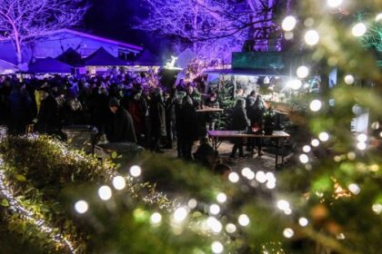 Advent am See in Dinslaken 2025: Das kosten Glühwein, Bratwurst und Waffeln