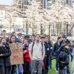 AfD ist im Dinslakener Rat: Schüler-Demo vor dem Rathaus - für Demokratie