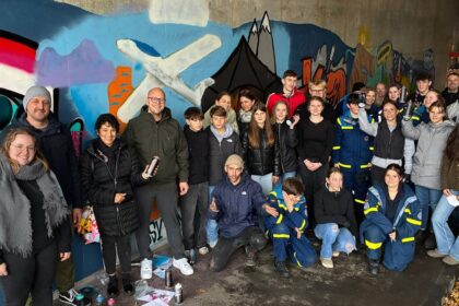 An der B8 in Dinslaken: Bahnunterführung mit gewolltem Graffiti – das steckt dahinter