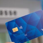 Bezahlkarte für Flüchtlinge: Warum die Stadt Voerde nun massiv unter Druck steht