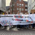 Dinslakener Schüler demonstrieren vor dem Rathaus: „Unser Stadtbild ist bunt“