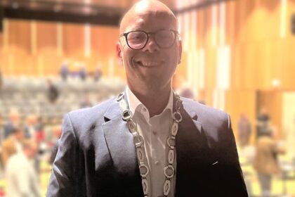 Erste Sitzung des Dinslakener Stadtrates: Amtskette für Simon Panke