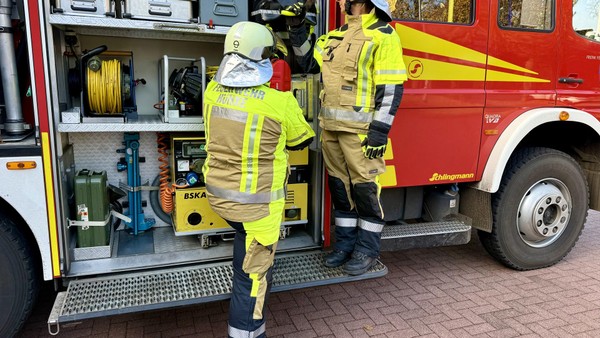 Feuerwehr Hünxe erhält neue Schutzkleidung für 140 Feuerwehrangehörige