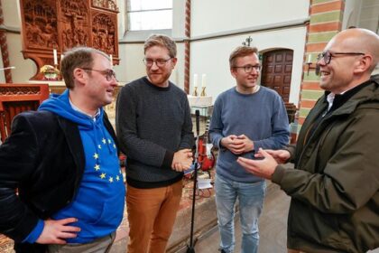 Gedenkveranstaltung mit Texten von Kästner und Hüsch – auch heute noch aktuell