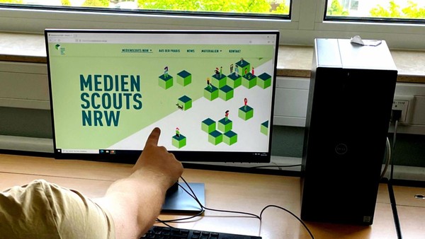 „Gegen Desinformation“ - doppelte Auszeichnung für Dinslakener Schule