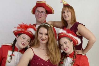 Helau! In der Dinslakener Altstadt übernimmt Prinzessin Diana die Regentschaft