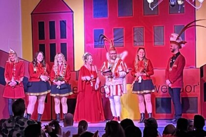 KG „We sind wer dor“ Eppinghoven: eine Premiere und das Stadtprinzenpaar