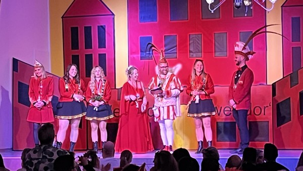 KG „We sind wer dor“ Eppinghoven: eine Premiere und das Stadtprinzenpaar