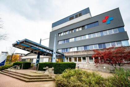 Knie- und Rückenschmerzen: Was hilft dagegen? Dinslakener Klinik informiert