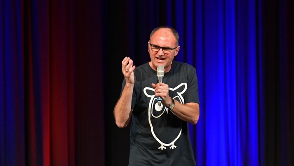 Ludger Kazmierczak liefert Kabarett mit niederländischen Zungenbrechern