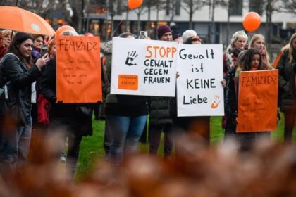 Mahnmarsch zum Orange Day in Dinslaken: „Jede dritte Frau erlebt Gewalt“
