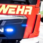 Mann unter Auto eingeklemmt: Feuerwehr muss Voerder retten