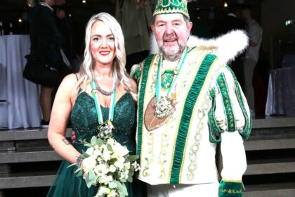 Prinzenproklamation der KG Gruen-Weiss Walsum: Die Stieftochter des Prinzen Choupi I. ist die Prinzessin