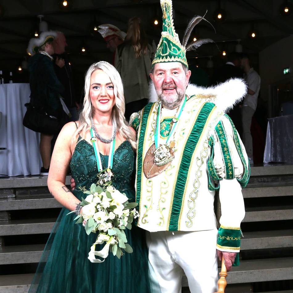 Prinzenproklamation der KG Gruen-Weiss Walsum: Die Stieftochter des Prinzen Choupi I. ist die Prinzessin