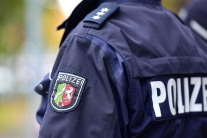 Radfahrer mit Auto zusammengestoßen: Teenager (14) bei Unfall in Voerde verletzt