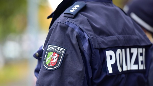 Radfahrer mit Auto zusammengestoßen: Teenager (14) bei Unfall in Voerde verletzt