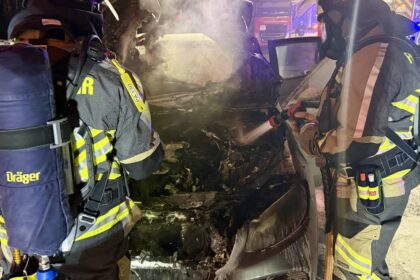 Rastplatz Hünxe-Ost: Alarm an der A3 – Auto brennt an Autobahn-Tankstelle