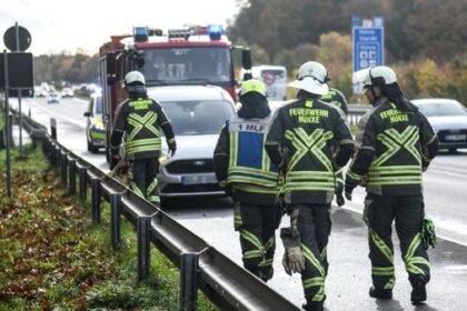 Unfall auf der A3 bei Hünxe: Feuerwehr im Einsatz