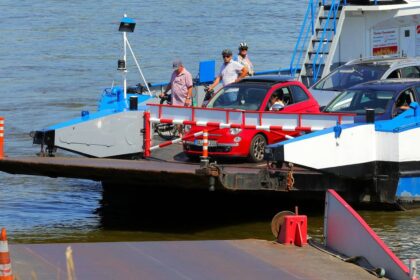 Verbindung zwischen Rheinberg und Duisburg: Orsoyer Rheinfähre muss repariert werden