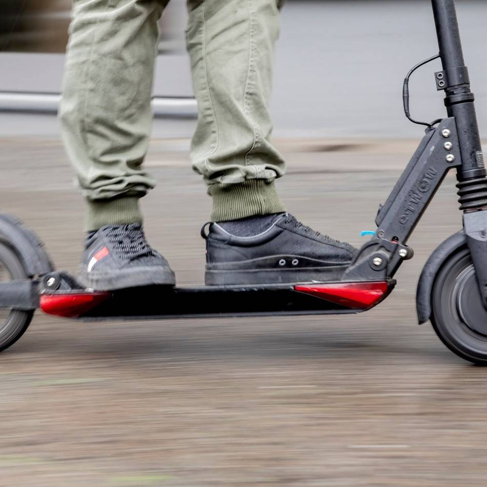 Zugriff in Dinslaken: Nach Diebstahl eines E-Scooters – Polizei nimmt Tatverdächtigen vorläufig fest