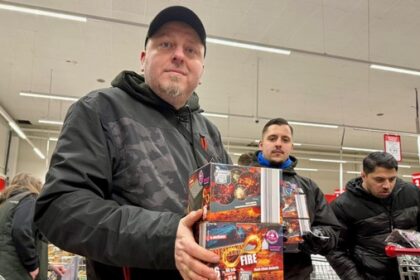 Ansturm bei Feuerwerksverkauf in Dinslaken: Erste Kunden kamen um 1 Uhr nachts