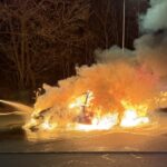 Auto brennt auf A3-Rastplatz Hünxe: Wie die Feuerwehr Schlimmeres verhindert