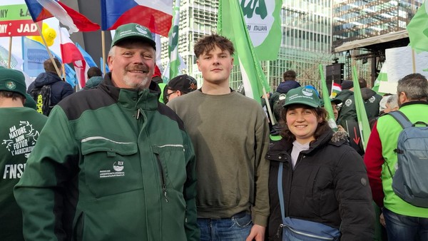 Bauern aus Hünxe bei XXL-Demo in Brüssel: „Zusammenhalt beeindruckend“