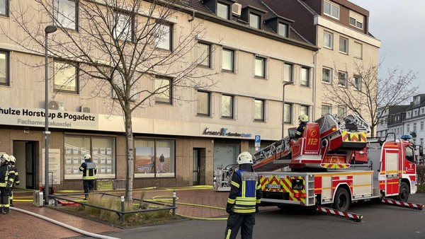 Brand in einem Wohnhaus - acht Personen konnten ihre Wohnungen nicht verlassen