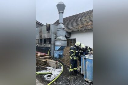 Brand in Schreinerei in Dinslaken - Großalarm für die Feuerwehr