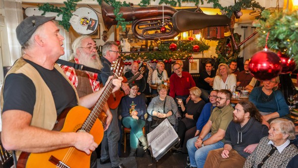 Das hat Tradition in Dinslaken: „Folk am Fierten“ - Jetzt kann Weihnachten kommen