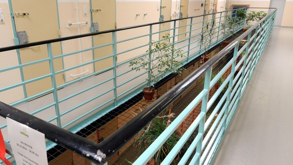 Demo vor JVA Dinslaken an Heiligabend - es geht um ein Staatsschutzverfahren