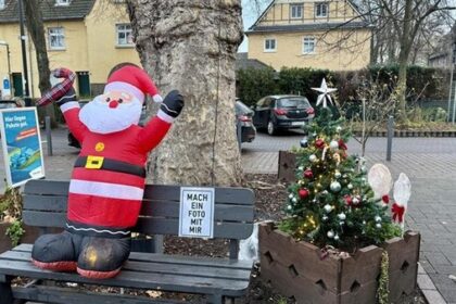Dinslakener sorgen für Weihnachtsstimmung: Süße Tanne auf Lohberger Markt