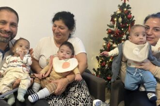 Drillings-Frühchen zu Hause: „Froh und dankbar, weil wir in den Abgrund gesehen haben“