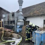 Feuerwehreinsatz in Dinslaken: Feuer in Schreinerei – Angestellte versuchen es mit Feuerlöschern