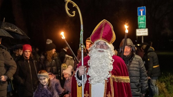 Hünxe: Nikolausumzug in Krudenburg begeistert 350 Besucher