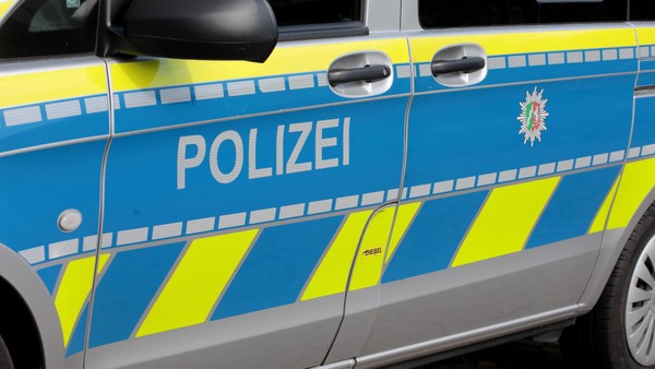 Kind in Dinslaken angefahren - Polizei sucht Autofahrer