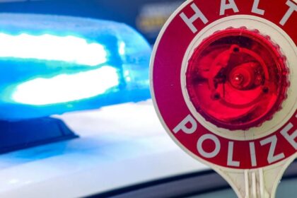 Kontrollaktion im Kreis Wesel: Polizei und Zoll ziehen 14 Lkw aus dem Verkehr