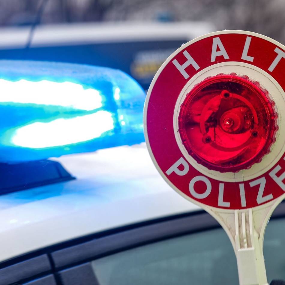 Kontrollaktion im Kreis Wesel: Polizei und Zoll ziehen 14 Lkw aus dem Verkehr