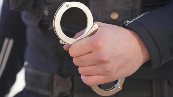 Nach Betrug auf Dating-Seiten und an Unternehmen: Razzia in mehreren NRW-Städten