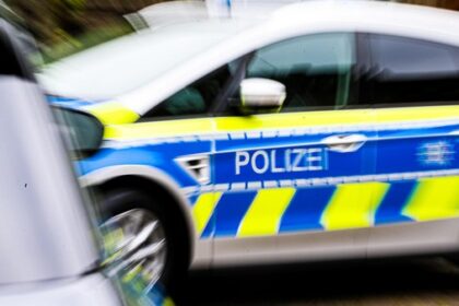 Nach Einbruch in ein Einfamilienhaus: Polizei sucht Täter mit Hubschrauber