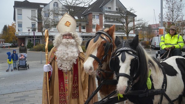 Nikolaus in Voerde: Wann der Heilige mit der Kutsche in der Stadt unterwegs ist
