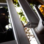 Polizei sucht Zeugen: Wohnungseinbrecher hebeln Terrassentür auf