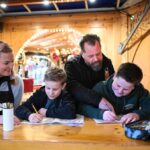 Schaustellerfamilie aus Dinslaken: Hausaufgaben in der Glühweinpyramide