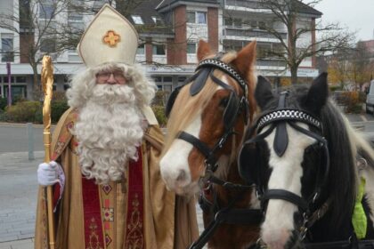Traditionsveranstaltung am 2. Advent: Der Nikolaus fährt wieder mit der Kutsche durch Voerde